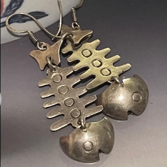 Striking Mexican Vintage Articulated Fish Skeleton Sterling Silver Dangling Earr - Picture 3 of 7